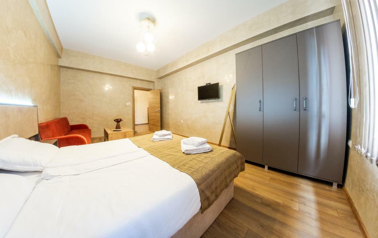 Crown Life Apartment *