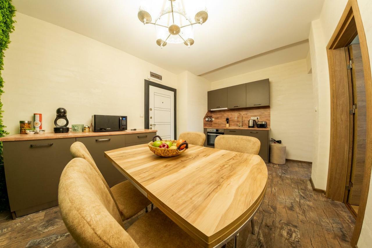Crown Life Apartment *